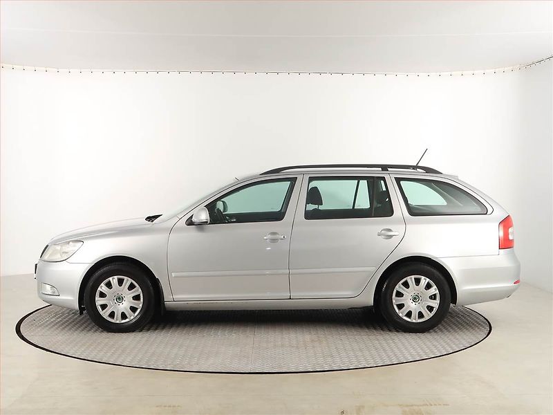 Škoda Octavia (2012) Ambition 1.6 TDI, Serv.kniha - fotka 3 z 15