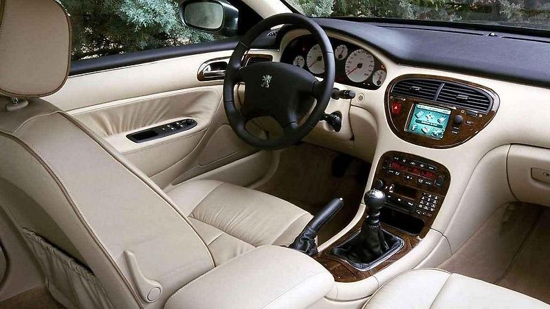 Peugeot 607.