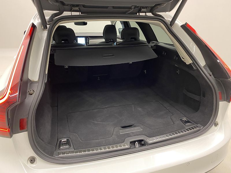 Volvo V90 T6 AWD RECHARGE DARK PLUS AUT - fotka 6 z 62
