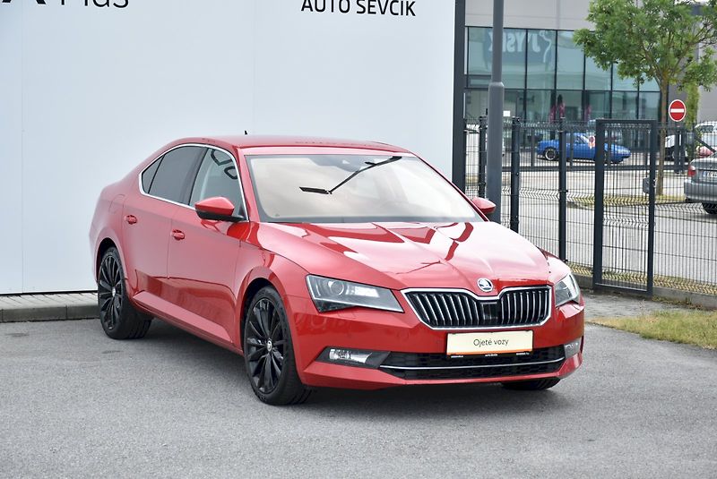 Škoda Superb (2019) Style Plus 2.0 TDI 140kW DSG - fotka 8 z 34