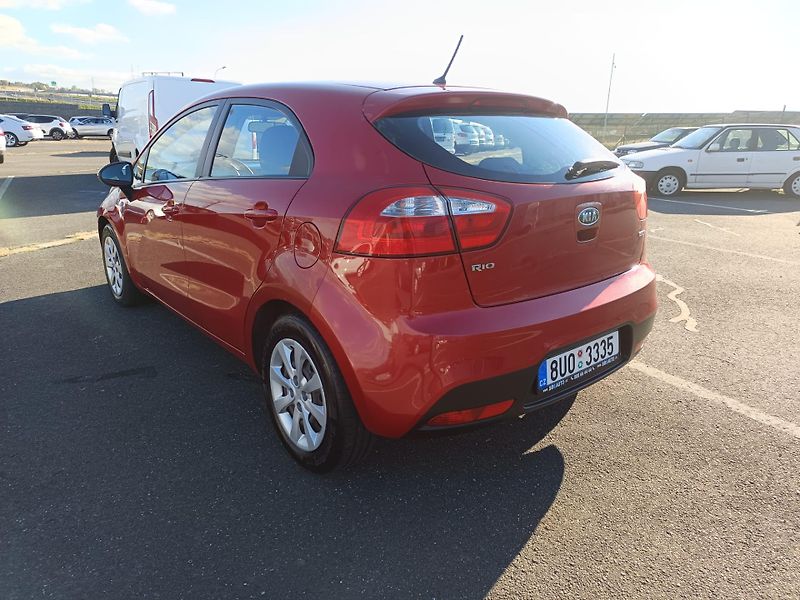 Kia Rio (2012) - fotka 31 z 32