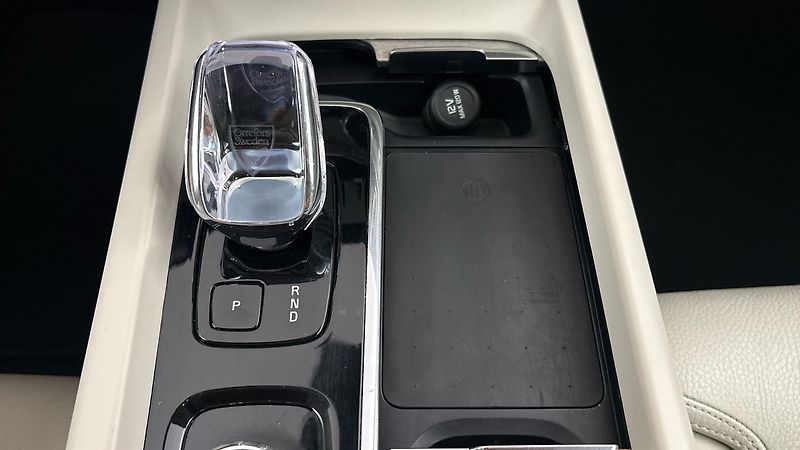 Volvo XC60 2.0 B4 AUT AWD Inscription - fotka 25 z 29