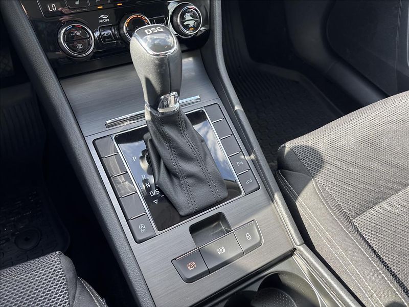 Škoda Superb 2,0 TDI 110kW Style DSG - fotka 35 z 47
