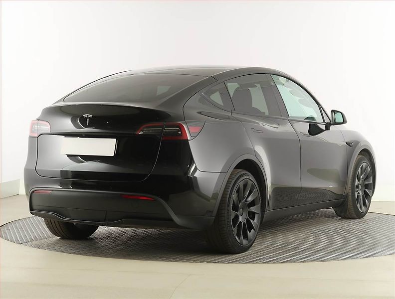 Tesla Model Y (2022) Long Range AWD 79kWh, SoH 91% - fotka 5 z 33