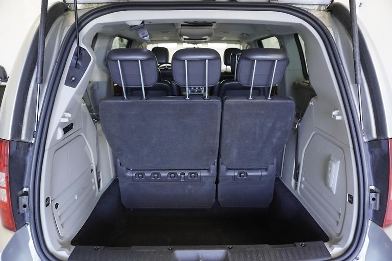 Chrysler Grand Voyager 3,8I LIMITED AUT. - fotka 24 z 30