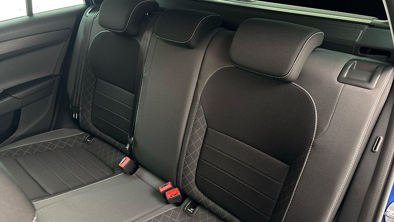 Škoda Fabia 1.0 TSI Black Combi - fotka 16 z 24