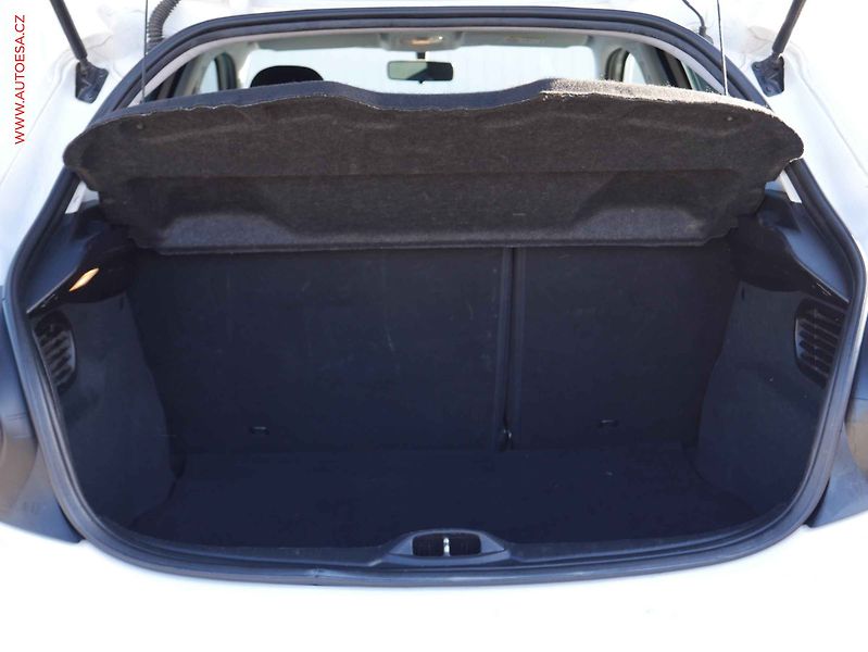 Peugeot 208 (2016) 1.6HDi, 2.maj, AC - fotka 7 z 15