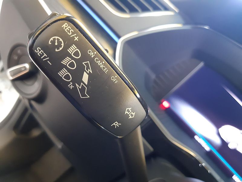 Škoda Superb 2.0 TDI Combi STYLE +  - fotka 19 z 31