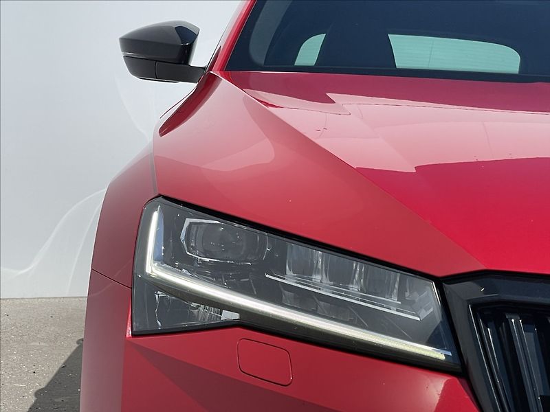 Škoda Superb 2,0 TDI Combi Sportline DCC - fotka 21 z 24