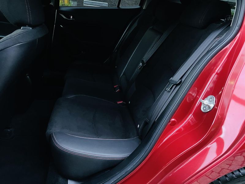 Mazda 3 2.0i MANUÁL LED KAMERA VÝHŘEV - fotka 29 z 43