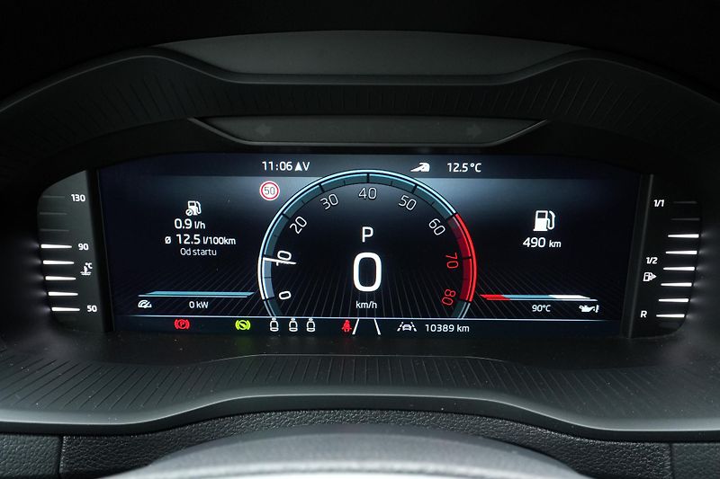 Škoda Karoq 1.5 TSI 110 kW, Kamera,Keyless - fotka 21 z 41