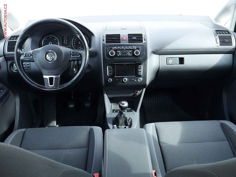 Volkswagen Touran (2012) 2.0 TDi, 1.maj, AC, park - fotka 8 z 18