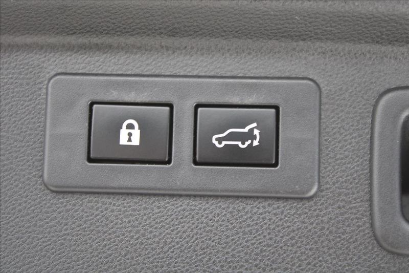 Subaru Forester 2,0 i  1.MAJ,4X4,A/T,ZÁRUKA - fotka 35 z 42