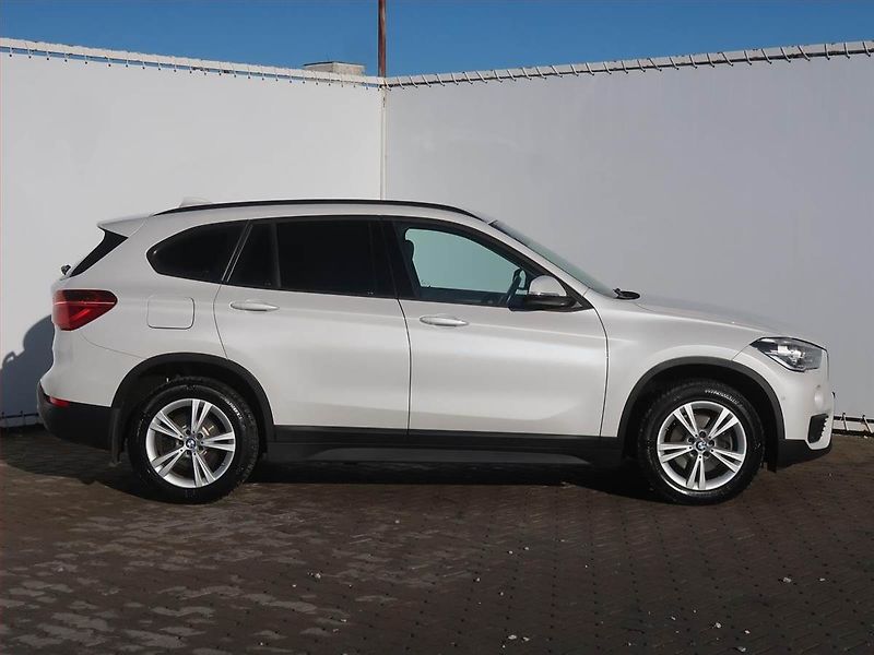 BMW X1 (2017) sDrive18d, Automat, Serv.kniha - fotka 6 z 19