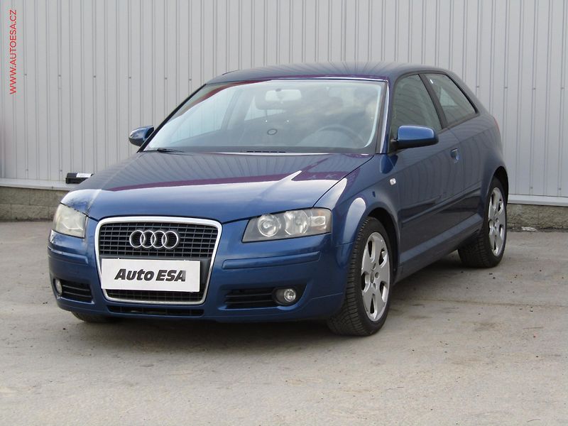 Audi A3 (2006) 1.6i, AC, výhřev.sed - fotka 3 z 14
