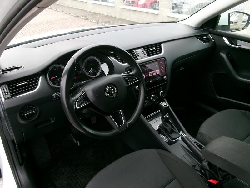 Škoda Octavia (2019) 1,5TSI DSG AC TEMP ČR - fotka 28 z 36
