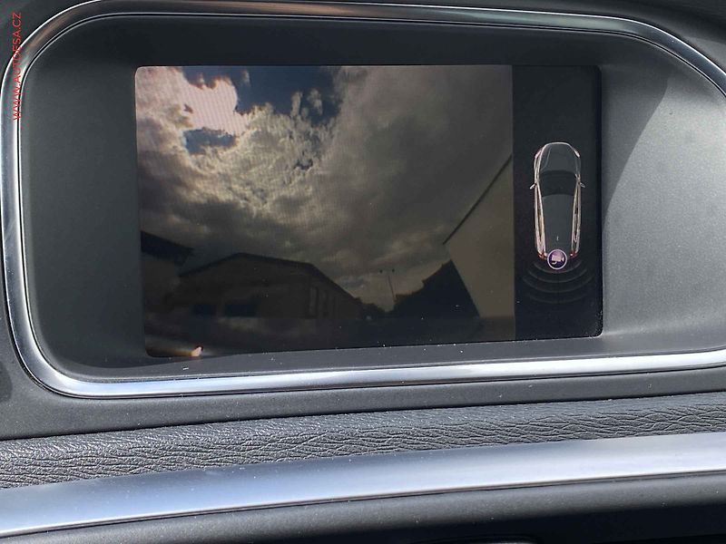 Volvo V40 (2018) 2.0i, AT, LED, kamera - fotka 17 z 18