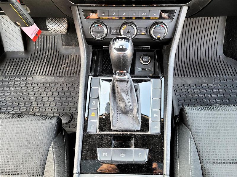 Škoda Superb 2,0 TDI,140kw,DSG,Panorama - fotka 32 z 50