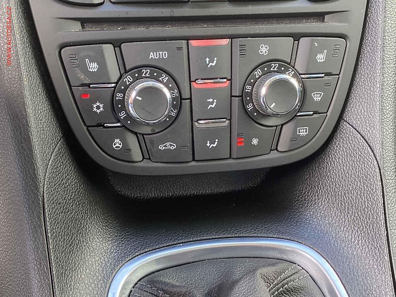 Opel Meriva (2012) 1.4 T 150, Edition - fotka 13 z 16