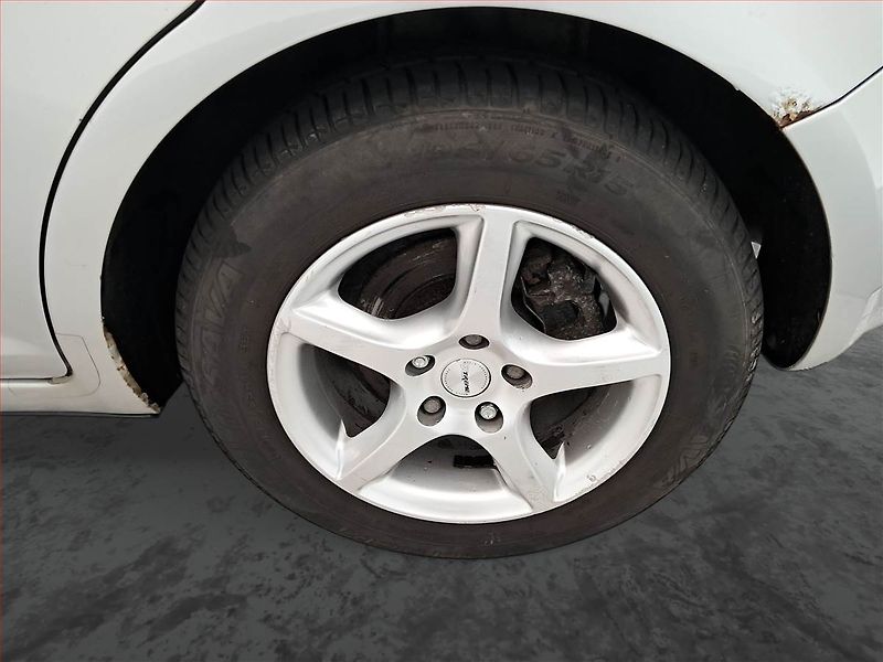 Ford C-MAX (2008) 1.6 TDCi, po STK, slušný stav - fotka 15 z 16