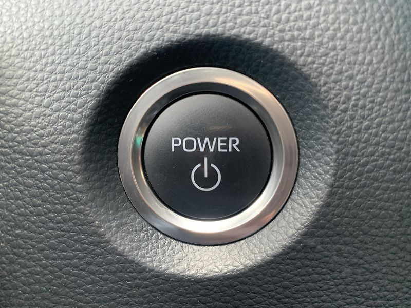 Toyota Corolla TS STYLE 1.8 HEV 103kW e-CVT - fotka 24 z 32