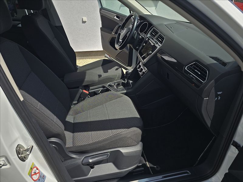Volkswagen Tiguan Allspace 2,0 TDi R LINE DSG  4X4 NAVI - fotka 36 z 45