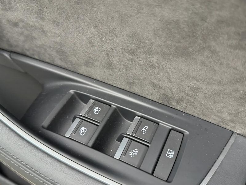 Audi A8 (2021) +60TFSi+LONG+S-LINE+po servise - fotka 14 z 25