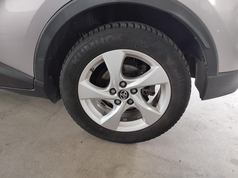 Toyota C-HR (2017) 1,2I,85KW,AUTOMAT,4X4,ALU,LED - fotka 9 z 34