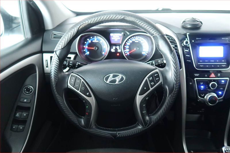 Hyundai i30 (2015) 1.6 CRDi, Tempomat - fotka 15 z 16
