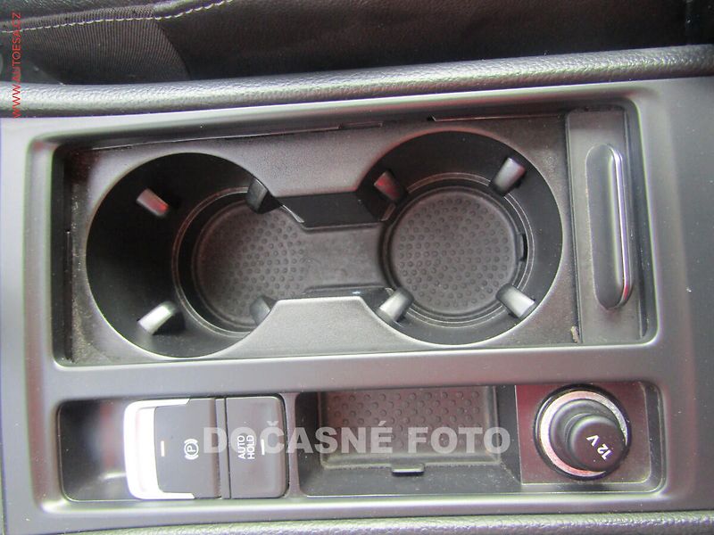 Volkswagen Golf (2015) 1.6TDi, ČR, DSG, park.asist - fotka 17 z 20
