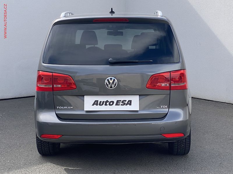 Volkswagen Touran (2011) 1.6 TDi, DSG, panor, navi - fotka 5 z 16