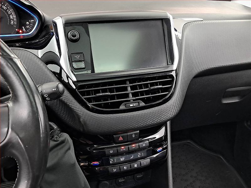 Peugeot 2008 (2013) Allure 1.6 VTi, Tempomat - fotka 12 z 20