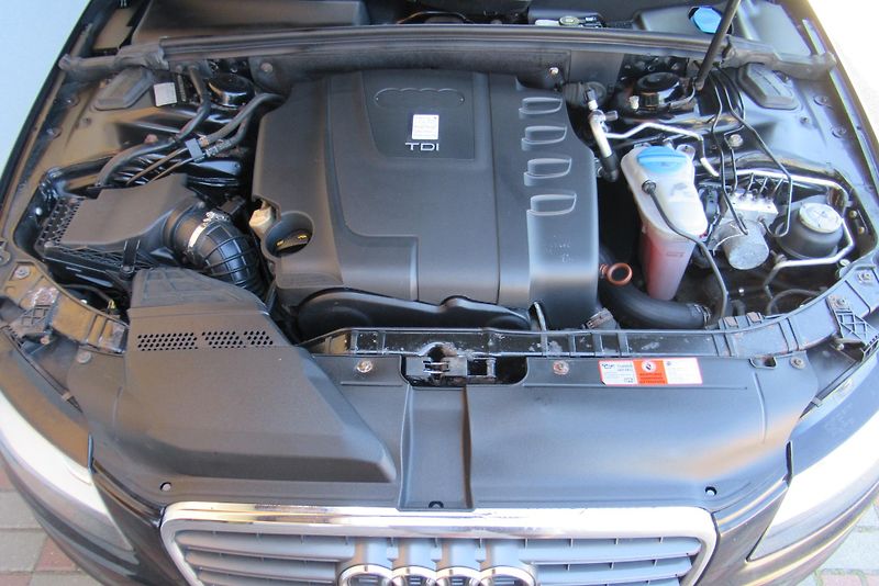Audi A4 2.0 TDI AUT. KLIMA - fotka 17 z 19