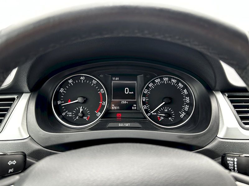 Škoda Rapid (2015) Spaceback 1.2 TSI 81kW MP6 Amb - fotka 11 z 31