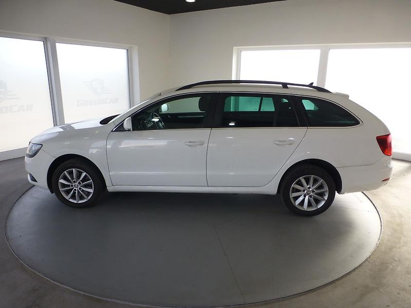 Škoda Superb (2014) 2,0TDI*NAV*PARK S*VYHŘ.S*XENON - fotka 9 z 29