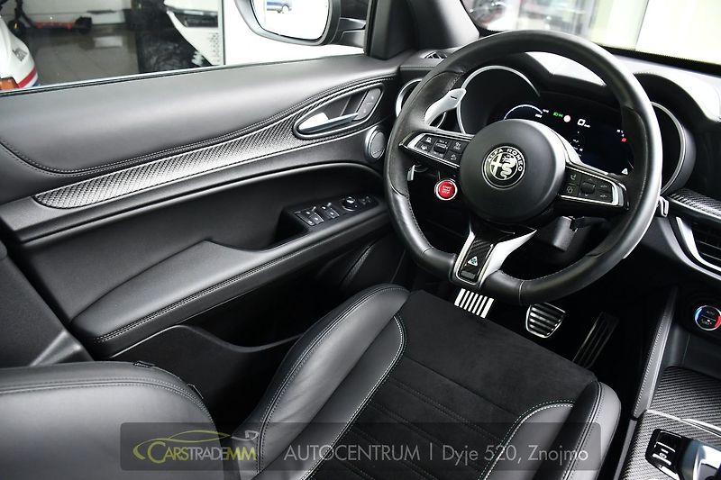 Alfa Romeo Stelvio 2.9V6 Bi-T SPARCO+AKRAPOVIČ - fotka 21 z 54