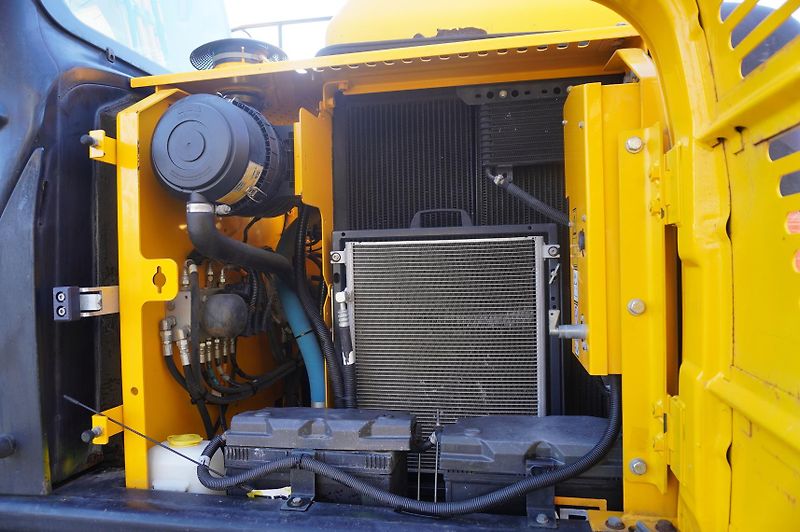 JCB (2016) JS 145LC crawler excavator - fotka 17 z 24