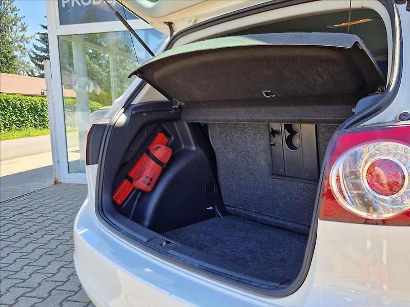 Volkswagen Golf Plus 1,2 TSI STYLE VÝHŘEV - fotka 11 z 29