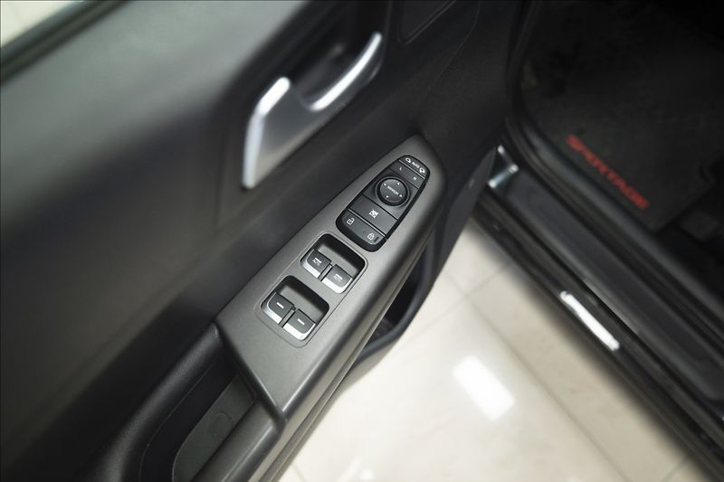 Kia Sportage 1,6 CRDi NAVI KAMERA VÝHŘEV ČR - fotka 17 z 49