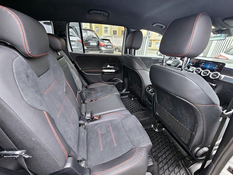 Mercedes-Benz GLB 200d 4M AMG 7míst - fotka 31 z 48