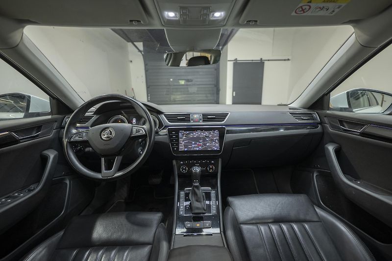 Škoda Superb 2.0 TDI 110 kW L&K - fotka 11 z 36