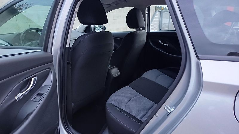 Hyundai i30 1.5 81kW DPI FAMILY COMFORT - fotka 10 z 36