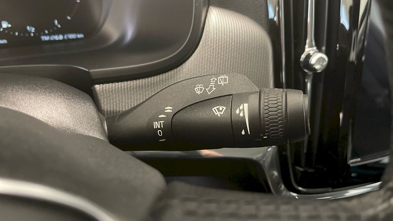 Volvo V90 (2018) Kombi Inscription 2.0 TDI 110k - fotka 26 z 38