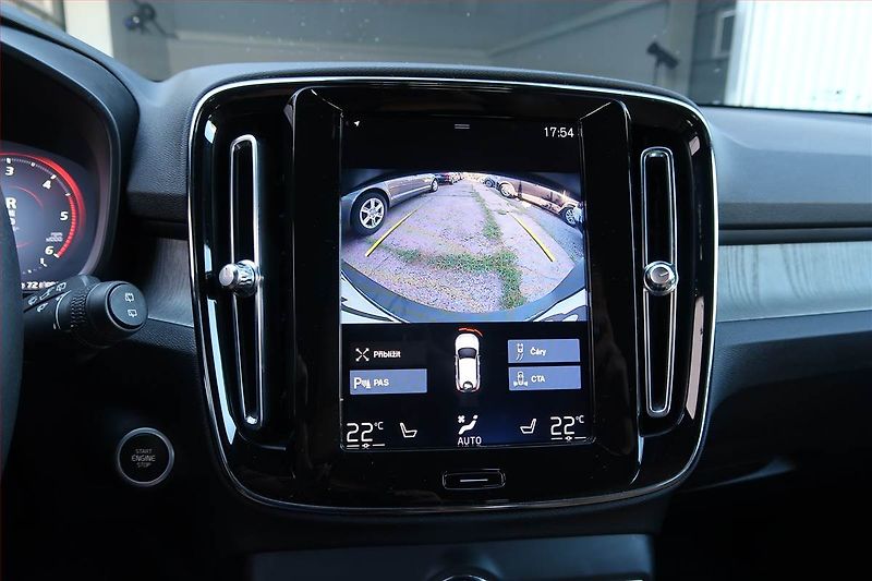 Volvo XC40 (2020) D3 AWD - fotka 17 z 22