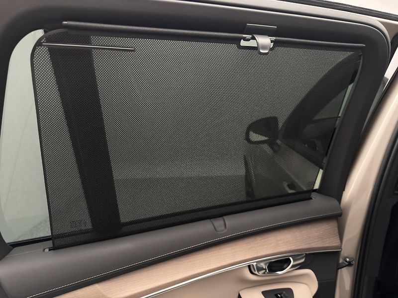 Volvo XC90 (2026) T8 AWD Plug-in ULTRA DARK 7m - fotka 23 z 28