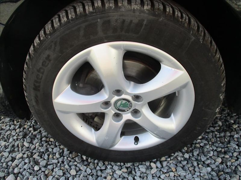 Škoda Roomster 1,2 TSi, Style, klima, servis, - fotka 25 z 27