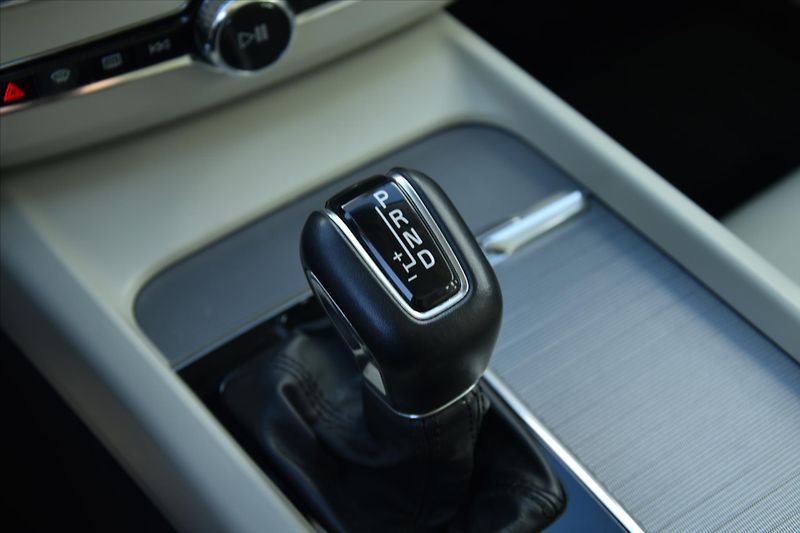 Volvo XC60 T5 184kW AWD INSCRIPTION ČR - fotka 25 z 32