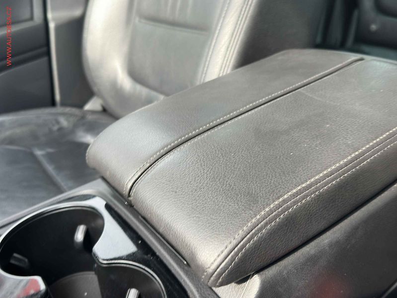 Volkswagen Touareg (2011) 3.0 TDi 4x4, AT, navi, bixen - fotka 22 z 22