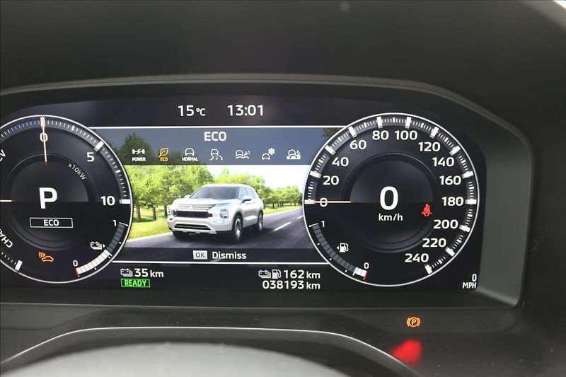 Mitsubishi Outlander 2,4 PHEV, 7míst, Tažné - fotka 31 z 56