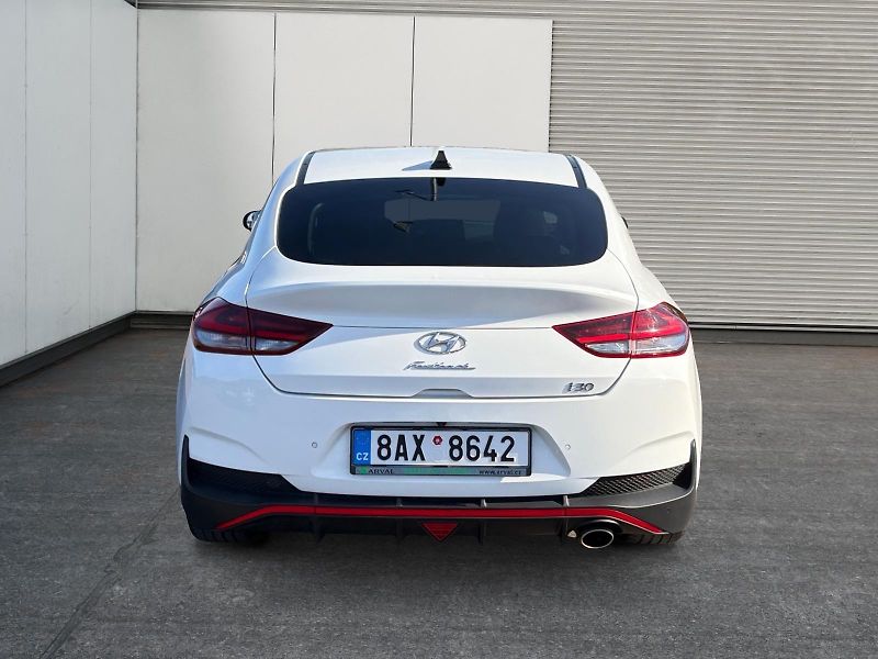 Hyundai i30 (2021) N LINE 1.5T-GDI 118kW CZ DPH - fotka 5 z 11